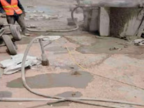 包头水泥混凝土路面板底注浆技术 路面脱空注浆整治方案