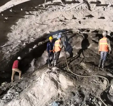 包头拱顶带模注浆料的施工流程及注意事项